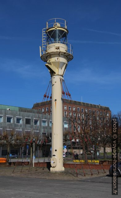 Ancien porte-lanterne de bateau-phare Kiel. Photo © André M. Winter