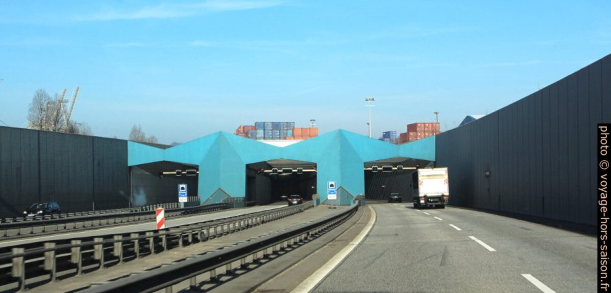Entrée sud du nouveau tunnel sous l'Elbe. Photo © André M. Winter