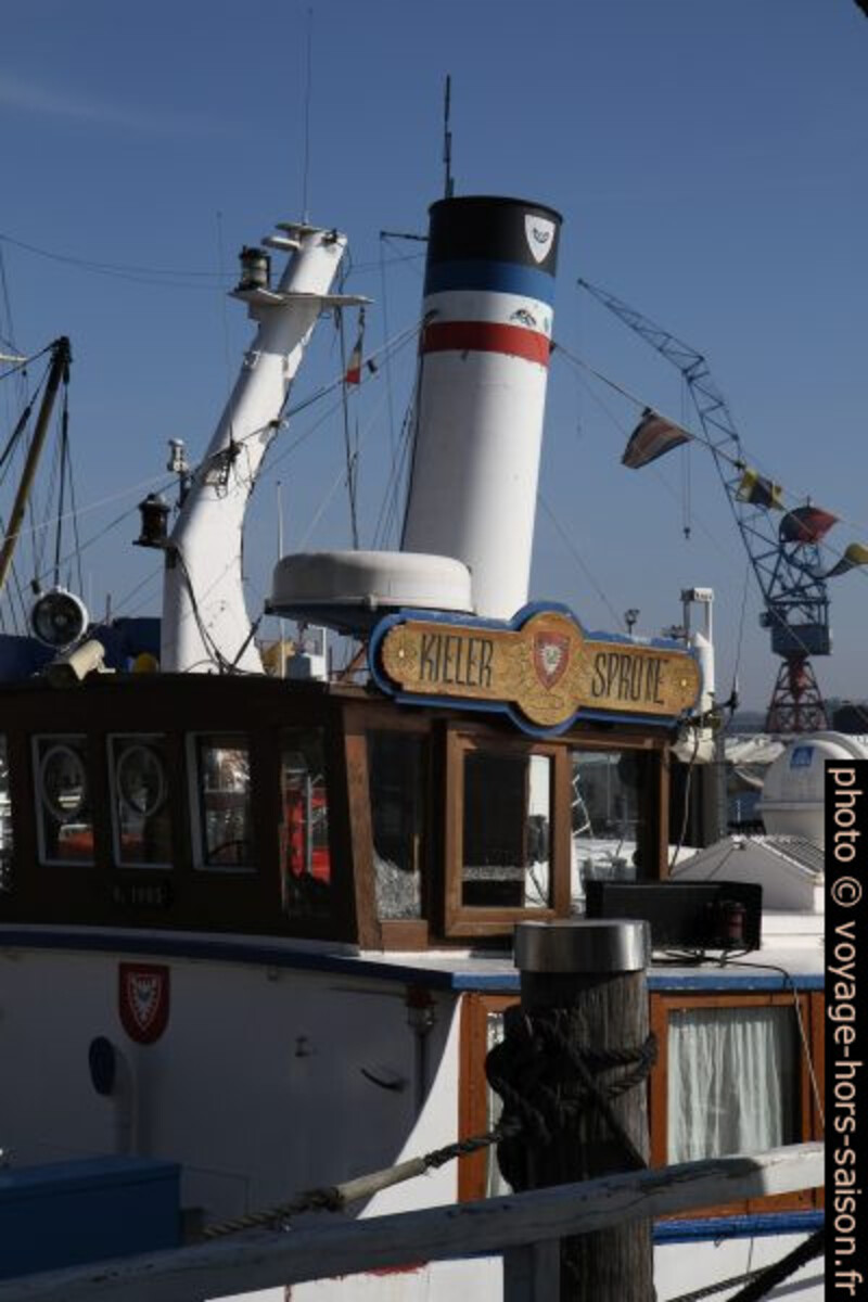 Poste de commande du bateau Kieler Sprotte. Photo © Alex Medwedeff