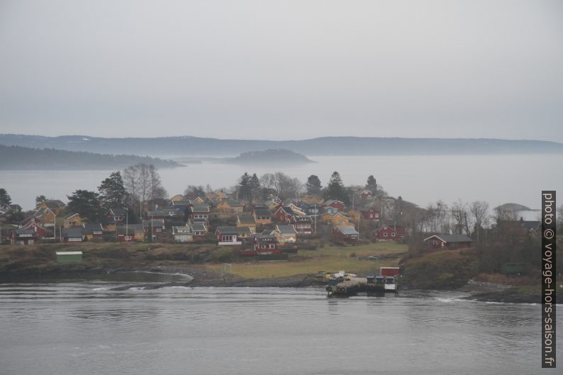 Maisons en bois sur l'Île de Nakkholmen. Photo © Alex Medwedeff