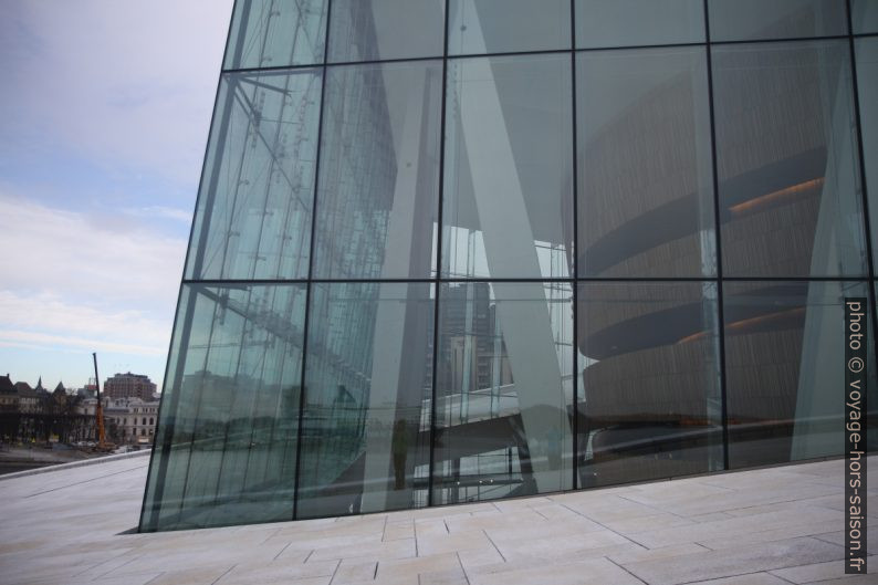 Intérrieur de la cage de verre de l'Opéra d'Oslo. Photo © André M. Winter