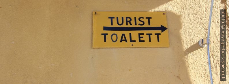 Panneau Turist Toalett. Photo © André M. Winter
