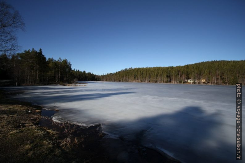 Le Lac Veslevatnet gelé près de la frontière suédoise. Photo © André M. Winter