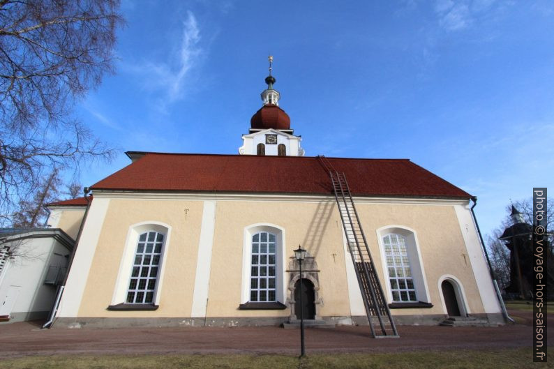 Face sud de l'église de Leksand. Photo © André M. Winter