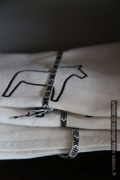 Serviettes avec le motif du Cheval de Dalécarlie. Photo © Alex Medwedeff