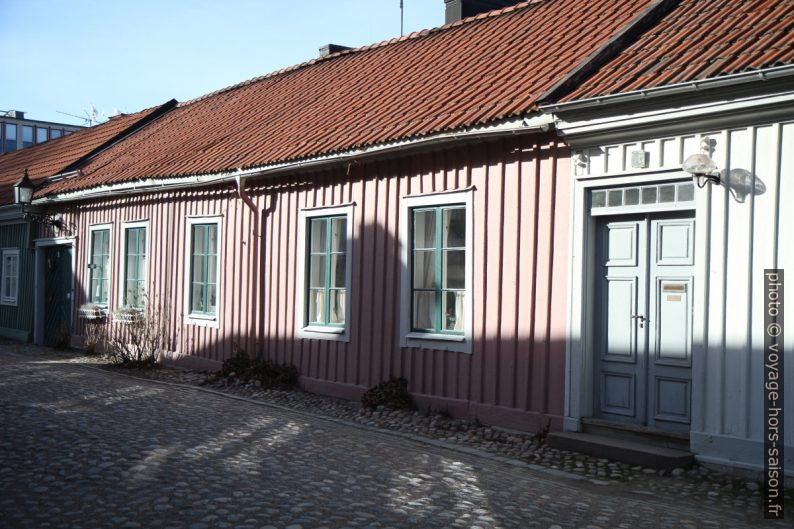 Petite maison rose au centre de Gävle. Photo © Alex Medwedeff