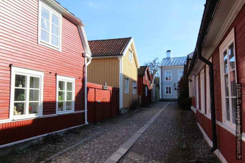 Ruelle du centre historique de Gävle. Photo © Alex Medwedeff