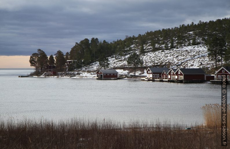 Maisons dans la baie de Norrfällsviken. Photo © Alex Medwedeff