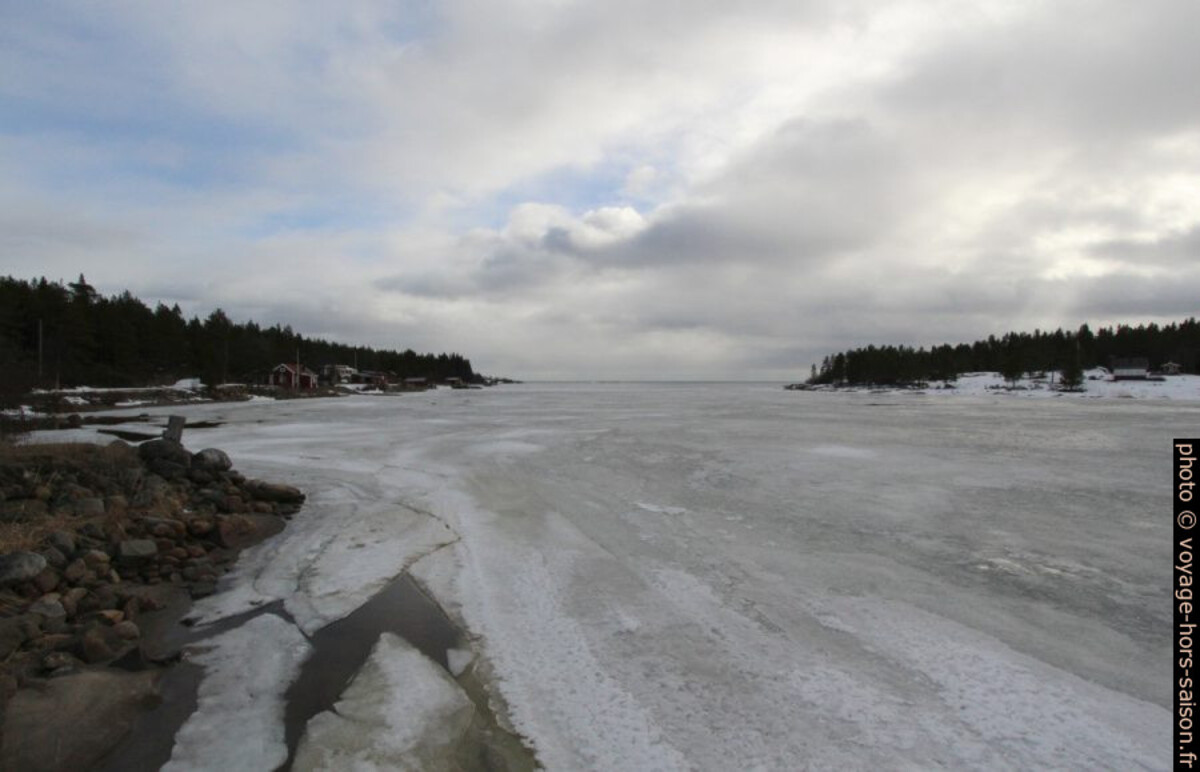 Baie de Kallviken gelée. Photo © André M. Winter