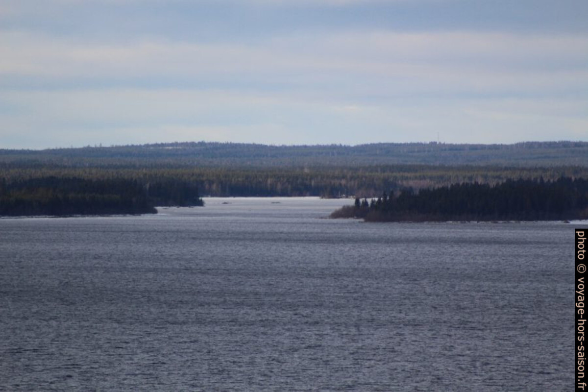 Passage du Bjuröfjärden au Bäckfjärden. Photo © André M. Winter