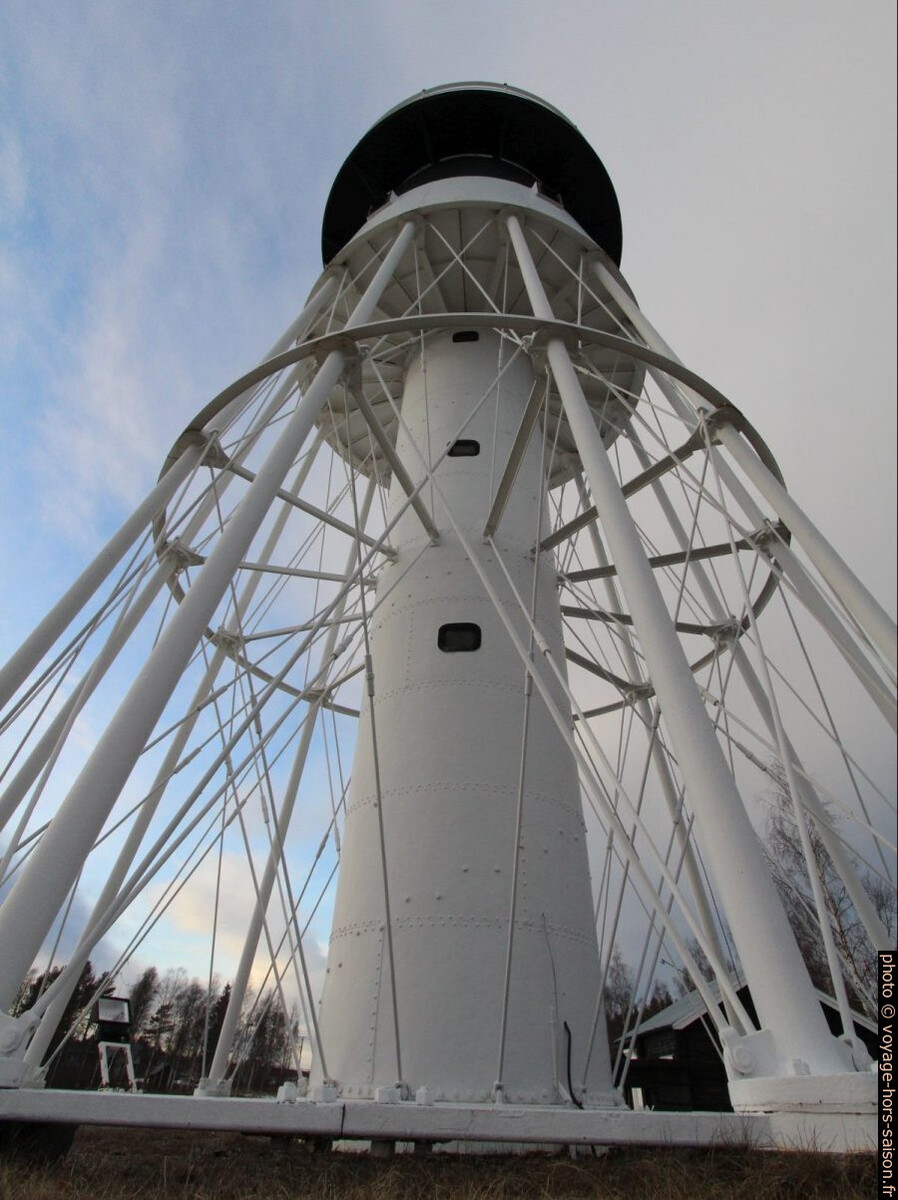 Structure métalique du phare historique de Skagsudde à Jävre. Photo © André M. Winter