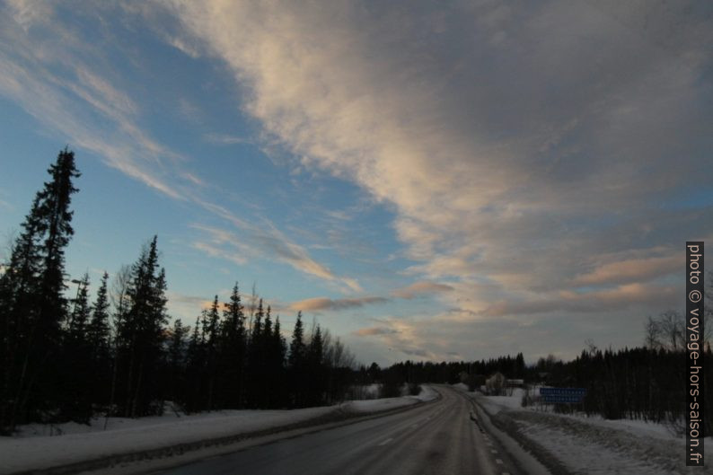 Sur la route E10 à Puoltikasvaara. Photo © André M. Winter