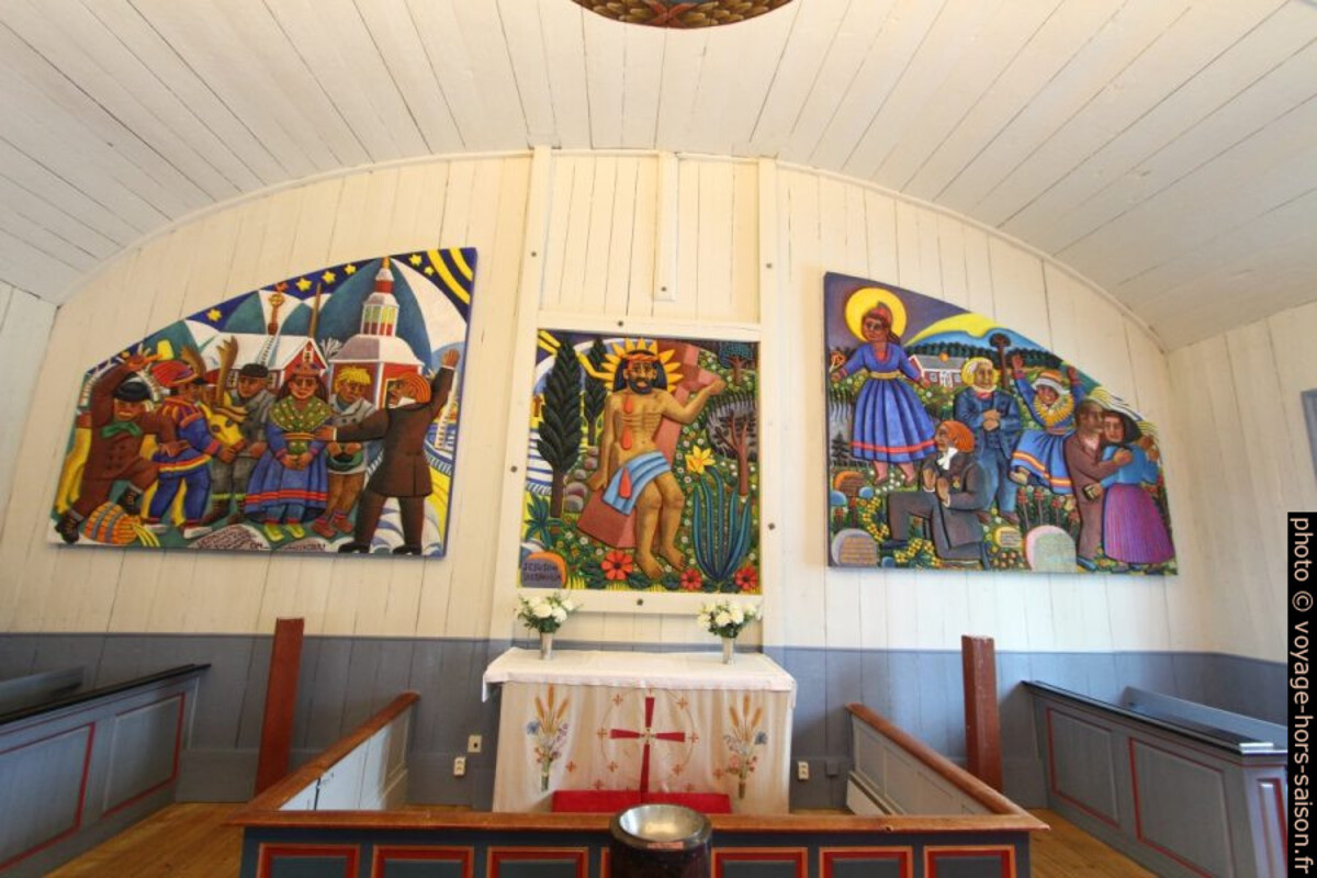 Peintures sames de l'autel dans l'église de Jukkasjärvi. Photo © André M. Winter