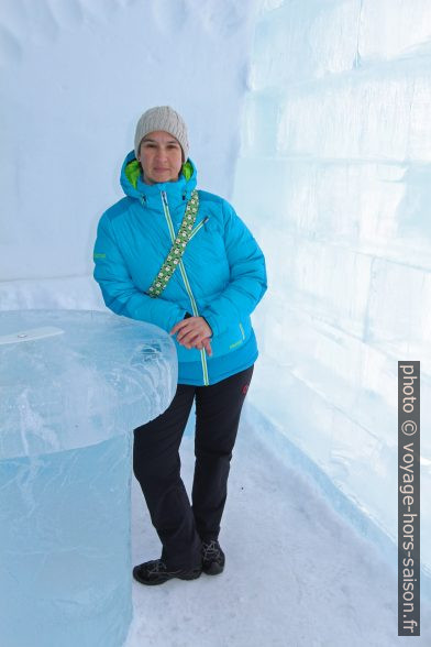 Alex au bar de l'hôtel de glace de Jukkasjärvi. Photo © André M. Winter