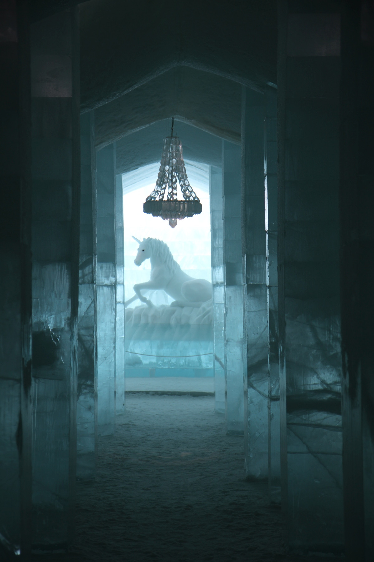 Licorne à l'hôtel de glace de Jukkasjärvi en 2014. Photo © Alex Medwedeff