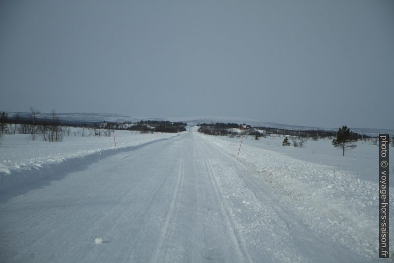 Route E8 entre Kaaresuvanto et la frontière norvégienne. Photo © Alex Medwedeff