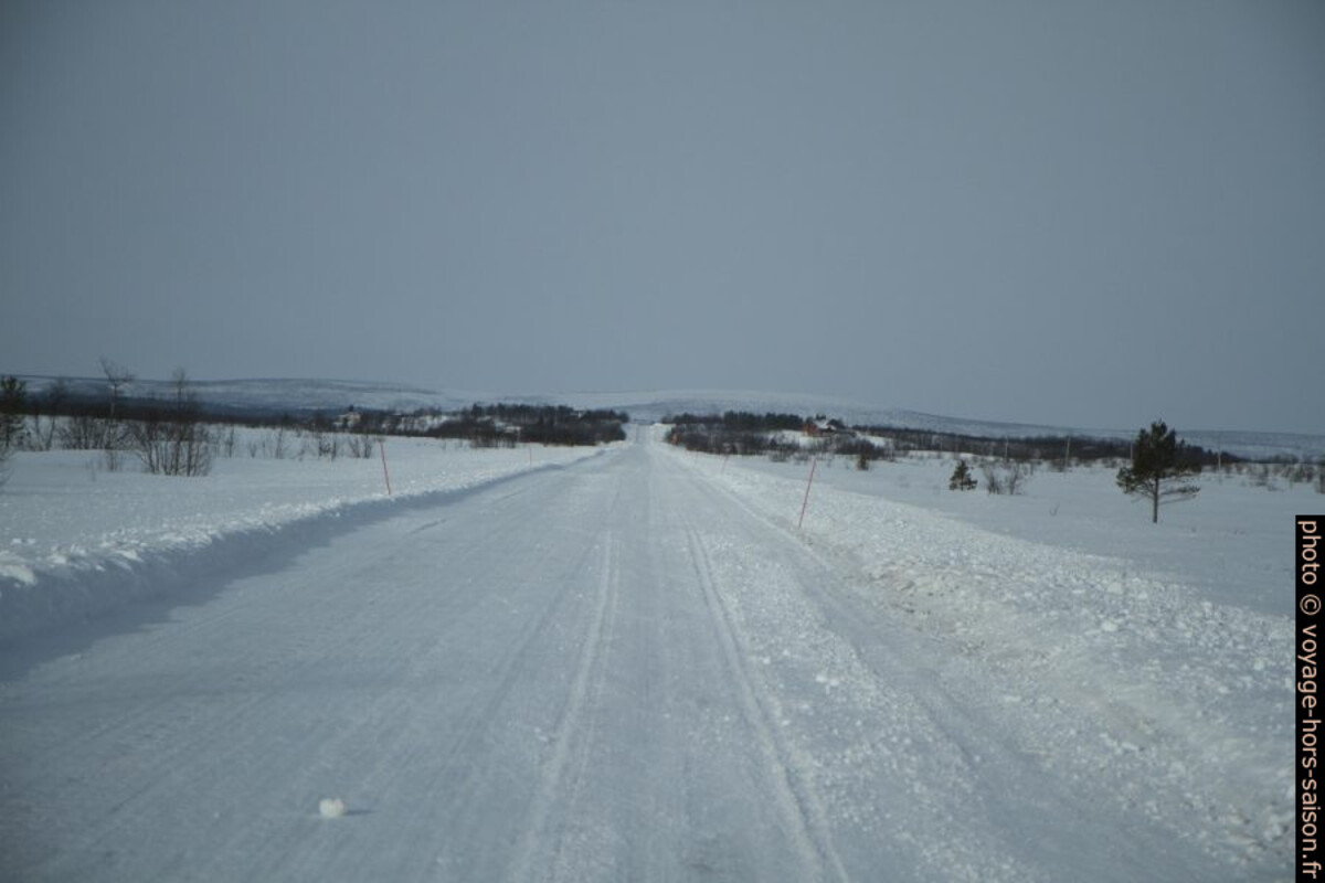 Route E8 entre Kaaresuvanto et la frontière norvégienne. Photo © Alex Medwedeff