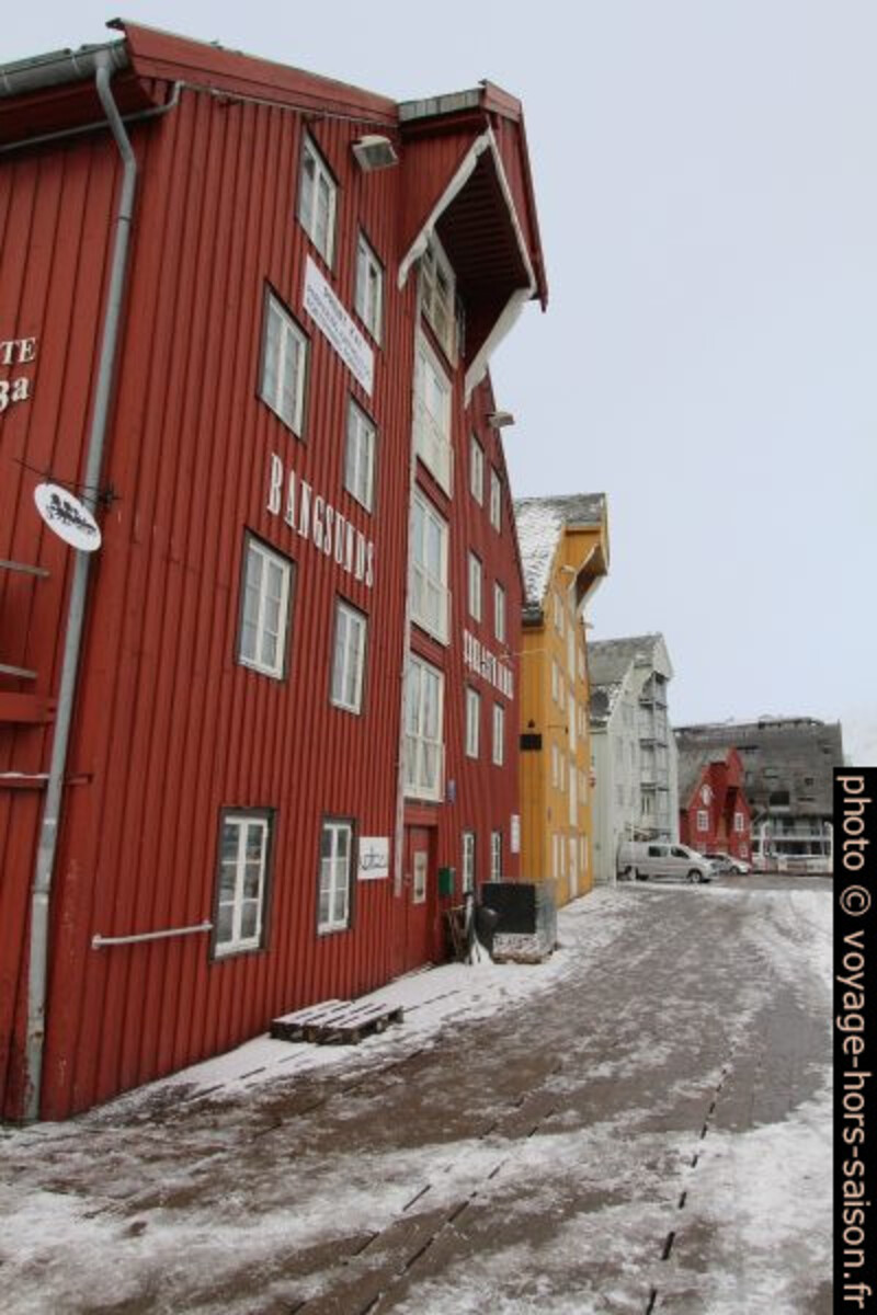 Anciens entrepôts portuaires à Tromsø. Photo © André M. Winter
