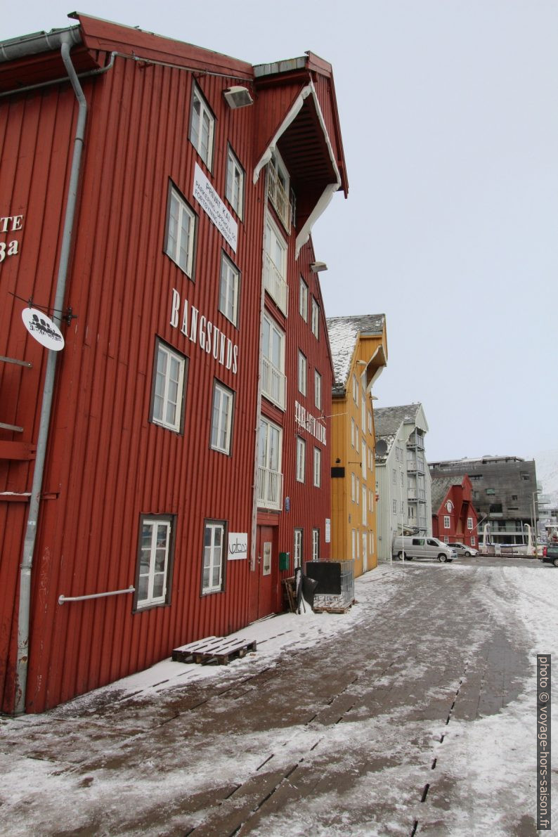 Anciens entrepôts portuaires à Tromsø. Photo © André M. Winter