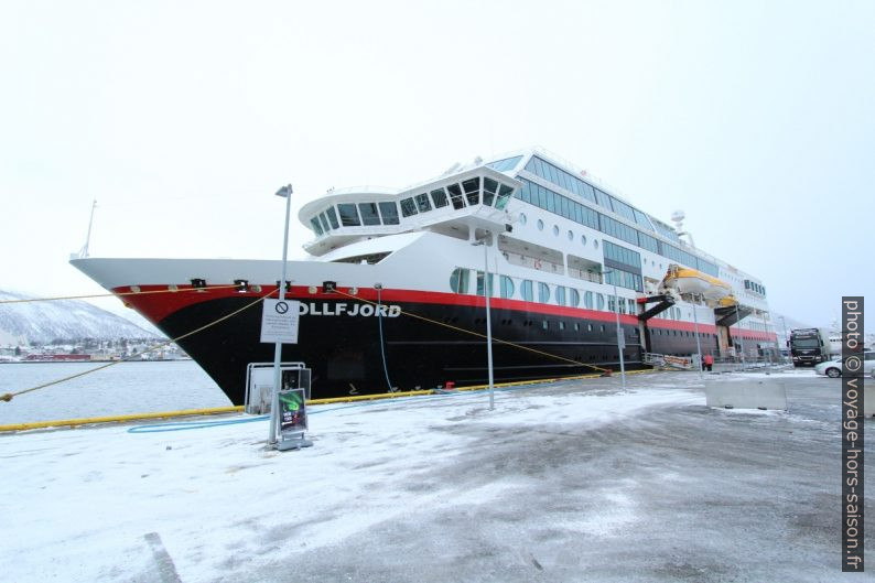 Navire Hurtigruten Trollfjord à quai à Tromsø. Photo © André M. Winter