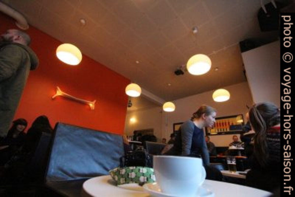 À l'intérieur du Café Kinematograf. Photo © André M. Winter
