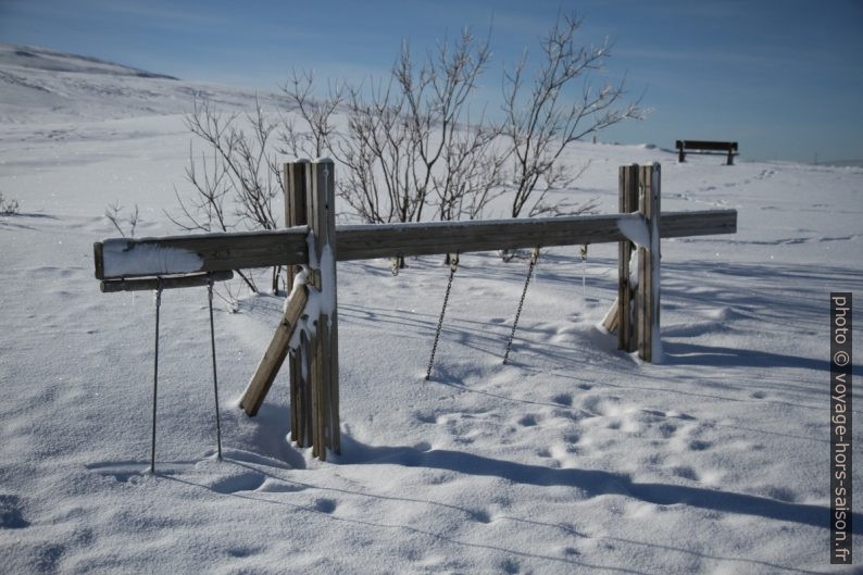 Aire de jeux sous la neige. Photo © André M. Winter