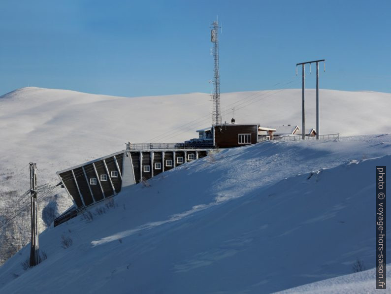 Station haute du téléphérique du Storsteinen. Photo © André M. Winter