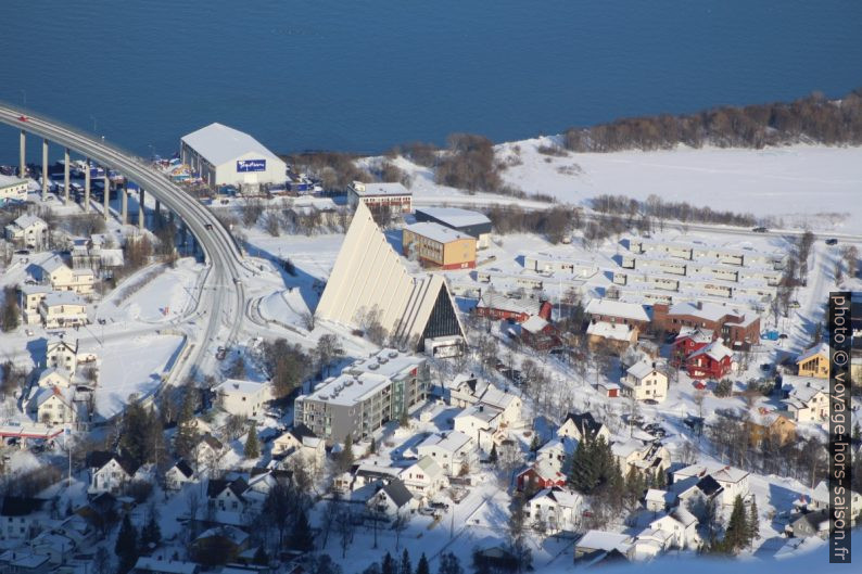 Cathédrale Arctique de Tromsø vue du Storsteinen. Photo © André M. Winter