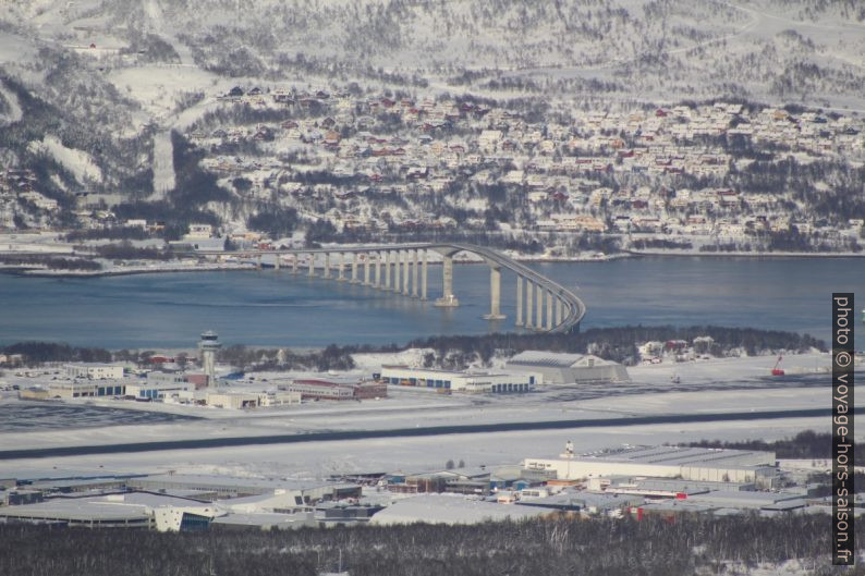 Le pont Sandnessundbrua vu du Storsteinen. Photo © André M. Winter