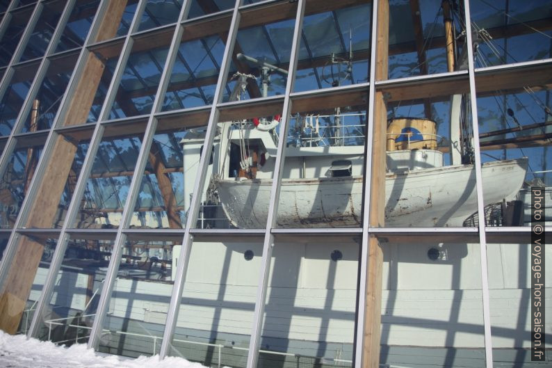 bateau de chasse aux phoques MS Polstjerna dans le Musée Polaria. Photo © Alex Medwedeff