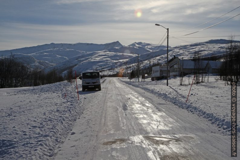 Notre Trafic sur la route de Kvaløya. Photo © Alex Medwedeff