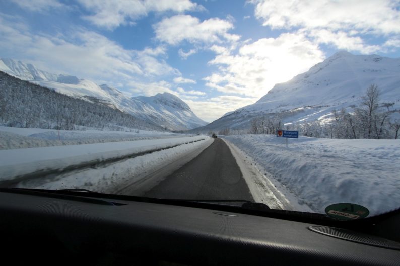 Route E8 dans la Lavangsdalen. Photo © André M. Winter