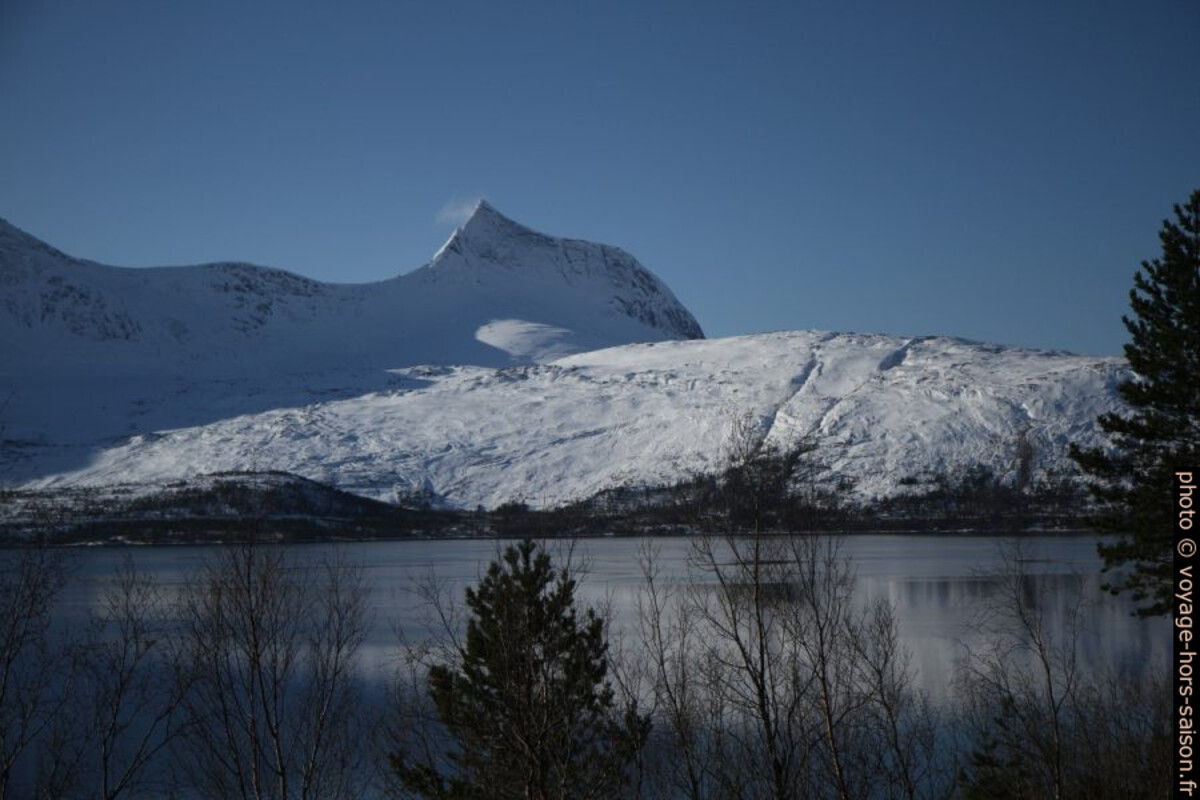 Henriknesfjellet et Huglhornet