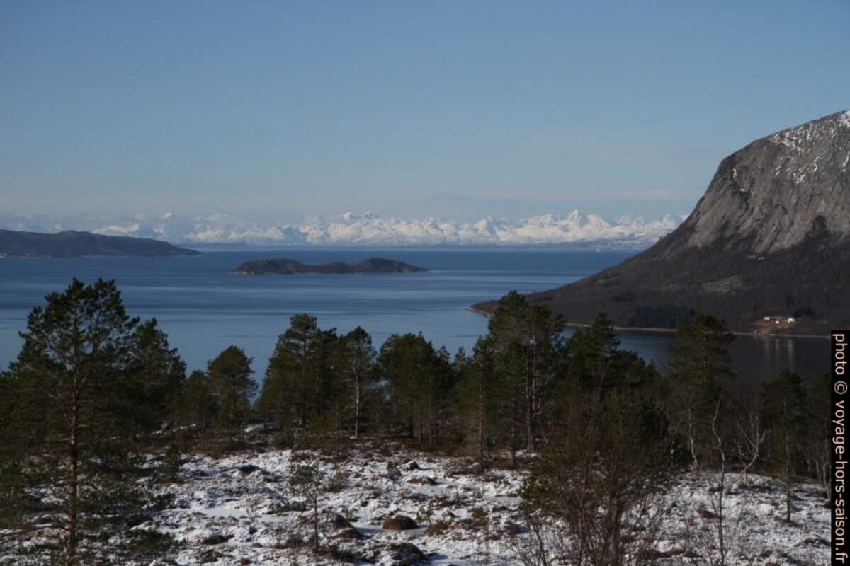 Vue sur la face sud des montagnes des Vesterålen