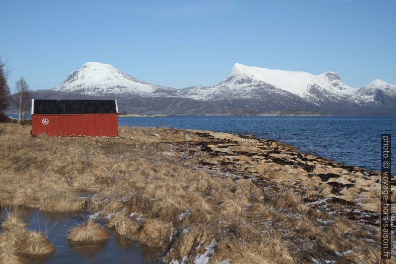 Abri de bateau en bordure du Tysfjorden