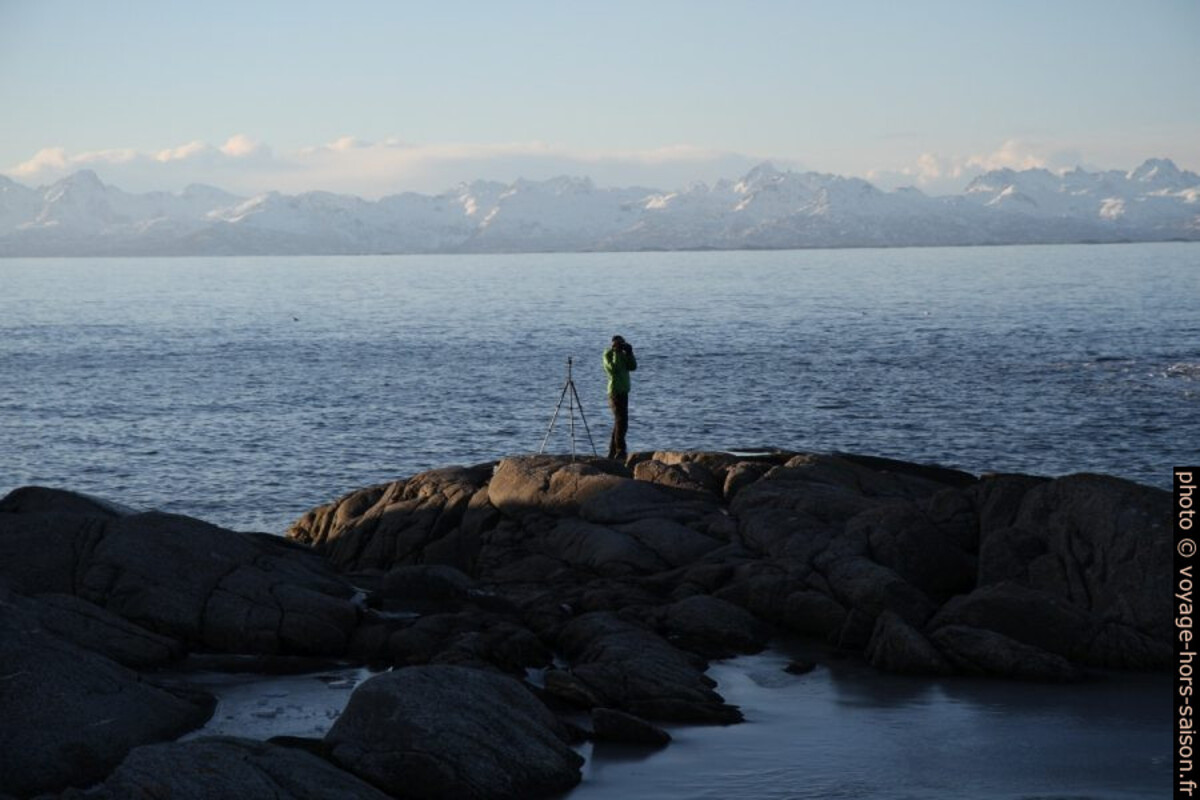 André sur la côte granitique de Tranøy et les Îles Lofoten