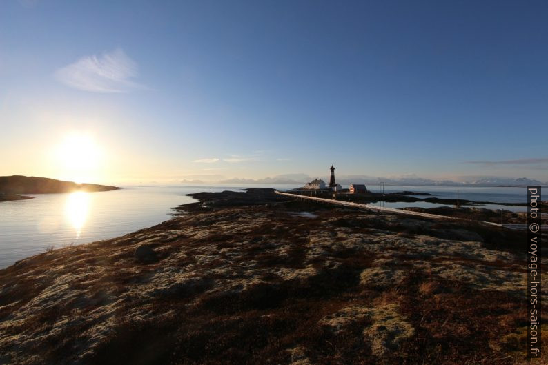 Phare de Tranøy et sa passerelle. Photo © André M. Winter