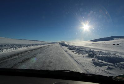 Route E6 bien dégagée mais glacée sur le Saltfjellet. Photo © André M. Winter