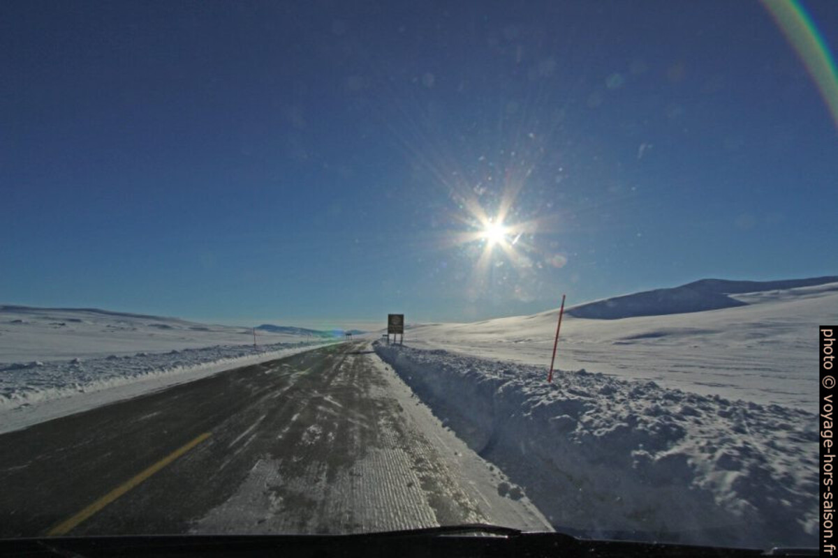Passage du cercle polaire sur la route E6. Photo © André M. Winter
