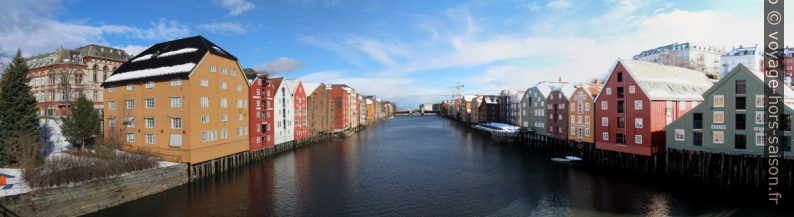 Panorama des entrepôts de la Nidelva. Photo © André M. Winter