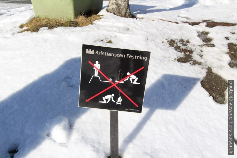 Panneau d'interdiction norvégien. Photo © André M. Winter