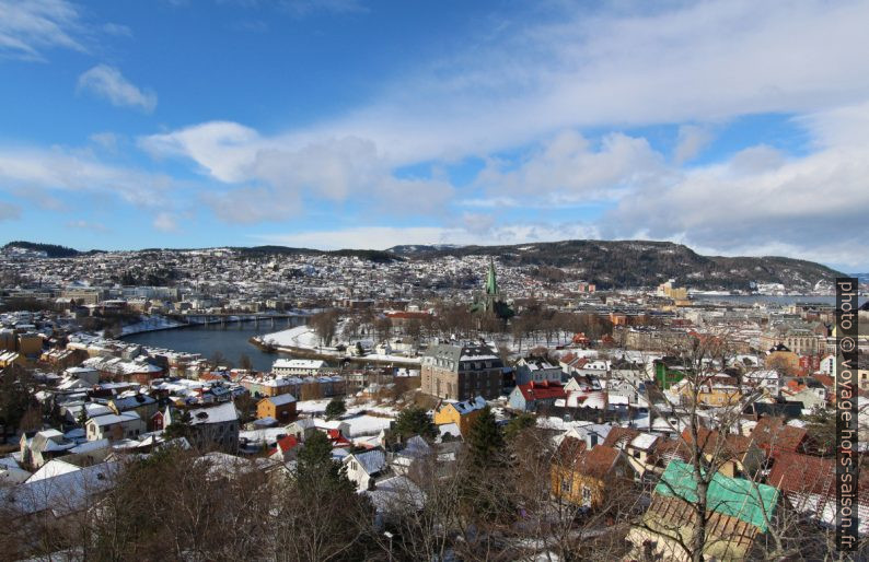 Quartier Midtbyen dans une boucle de la Nidelva. Photo © André M. Winter