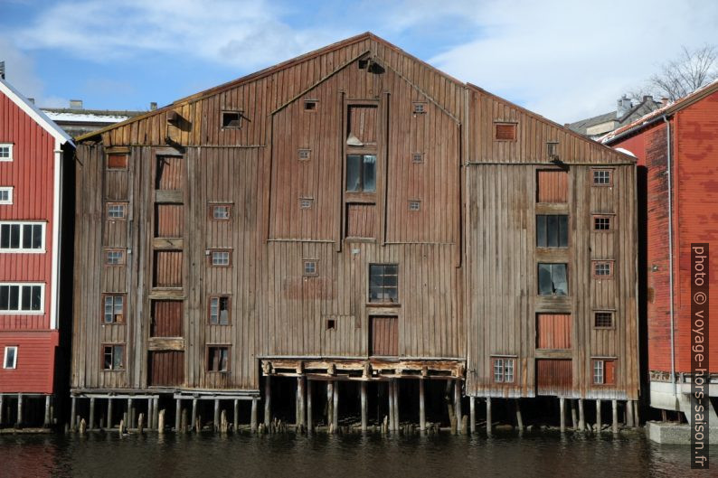 Ancien entrepôt de la Nidelva à retaper. Photo © Alex Medwedeff