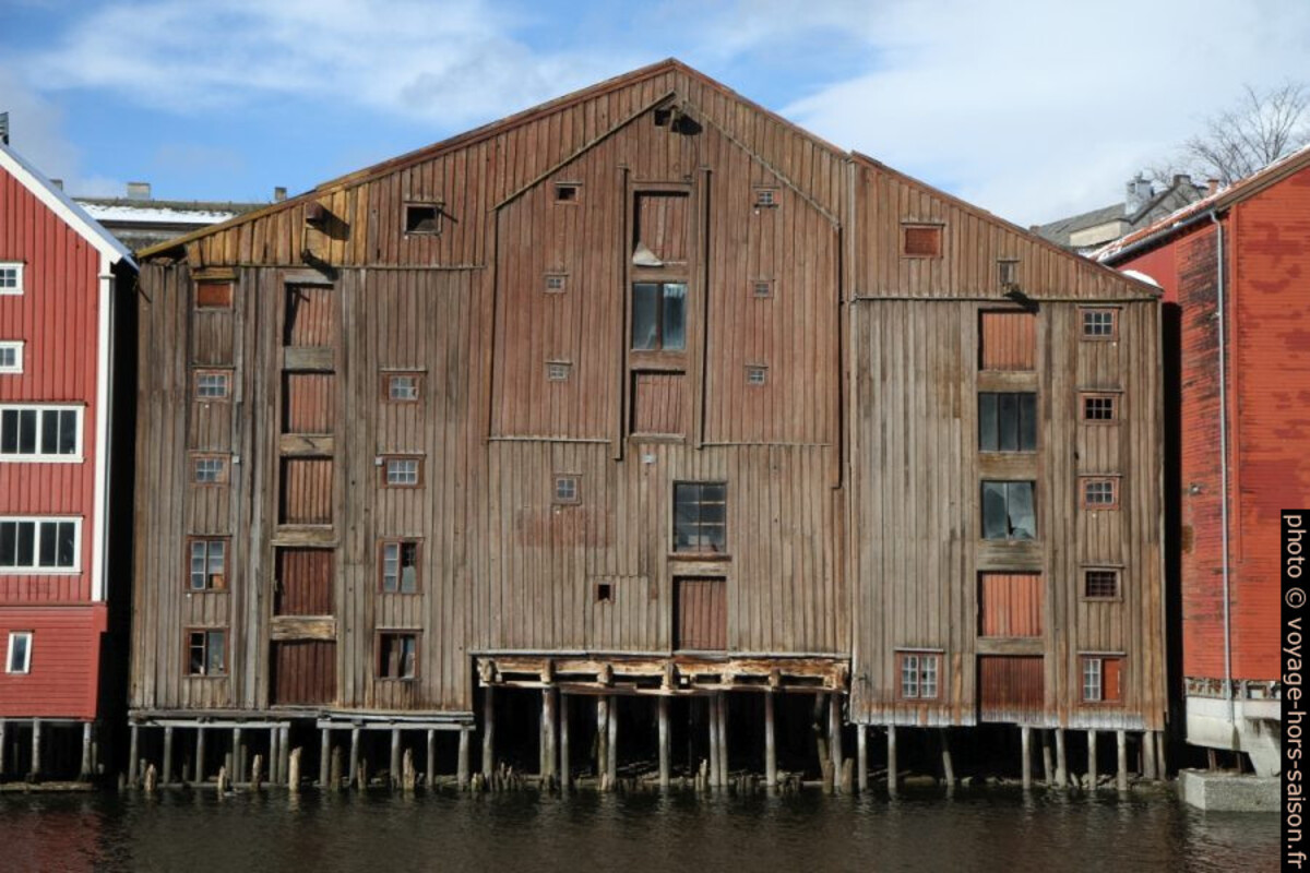 Ancien entrepôt de la Nidelva à retaper. Photo © Alex Medwedeff