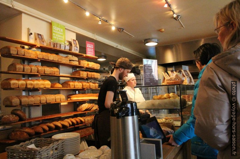 Comptoir de la boulangerie Godt Brød. Photo © André M. Winter