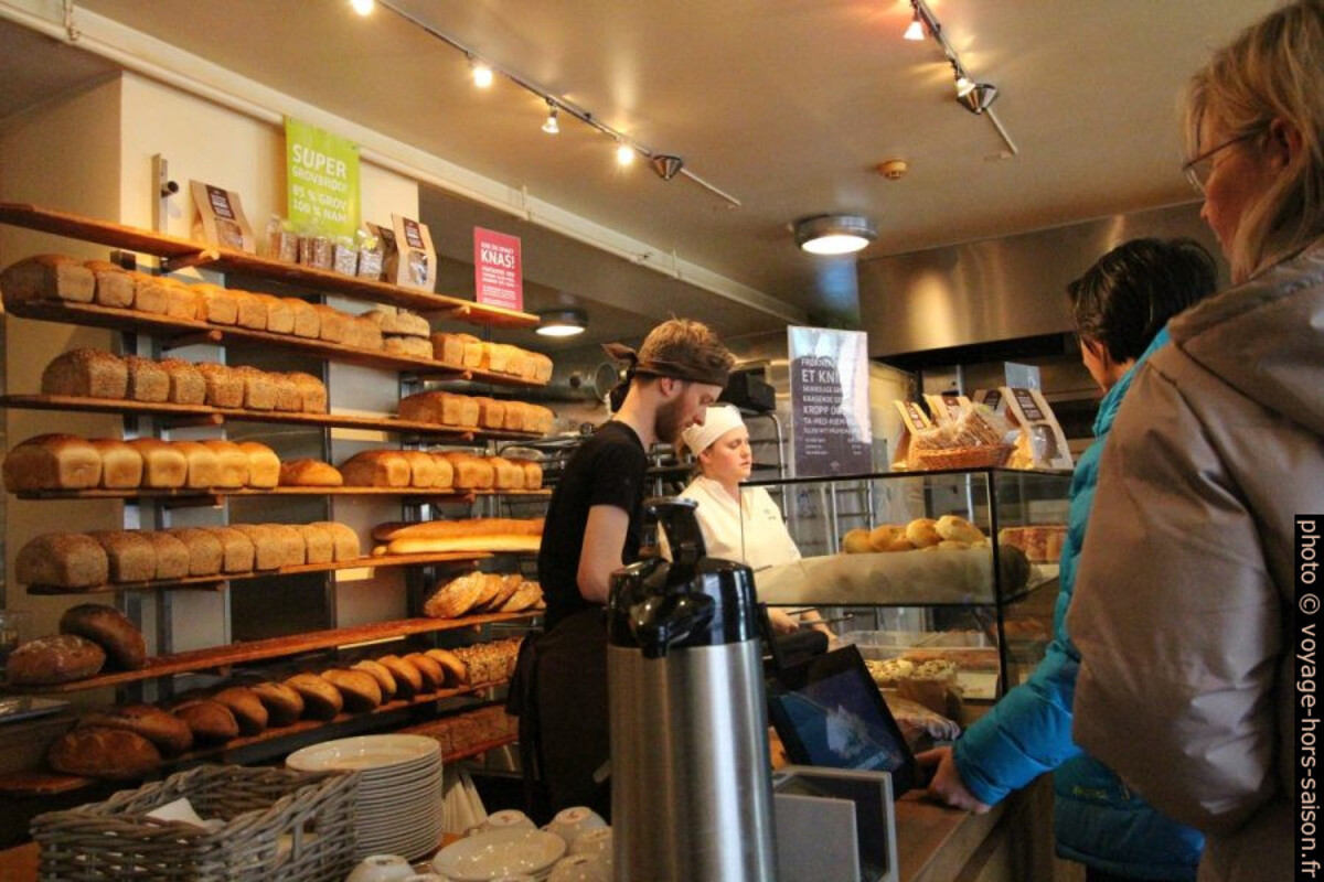 Comptoir de la boulangerie Godt Brød. Photo © André M. Winter