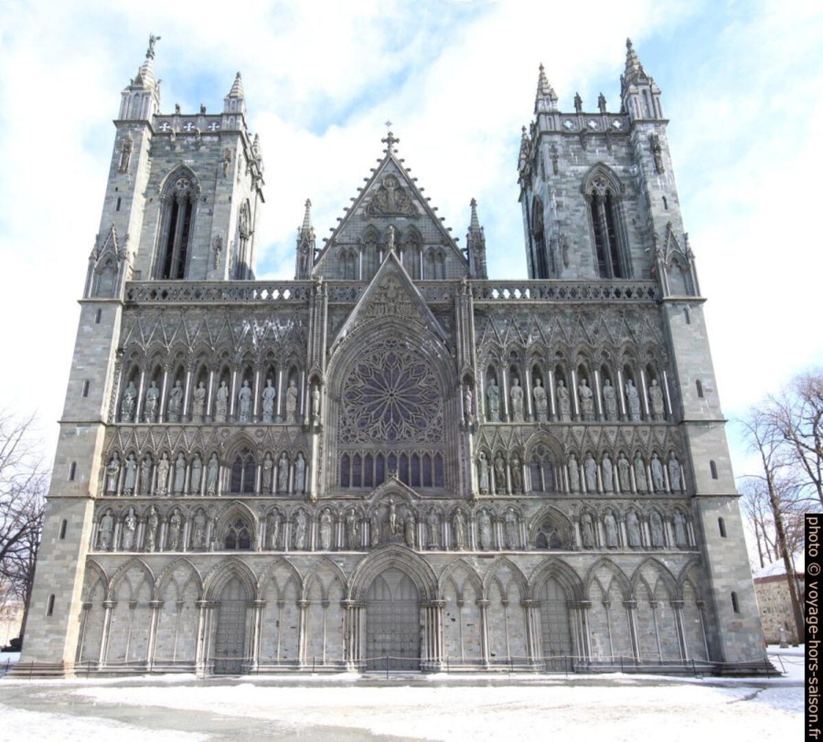 Façade ouest de la cathédrale de Nidaros. Photo © André M. Winter