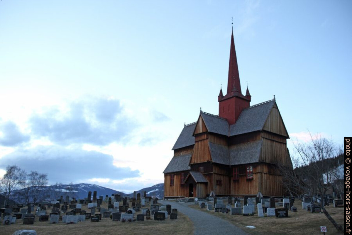 Stavkirke et cimetière de Ringebu. Photo © Alex Medwedeff
