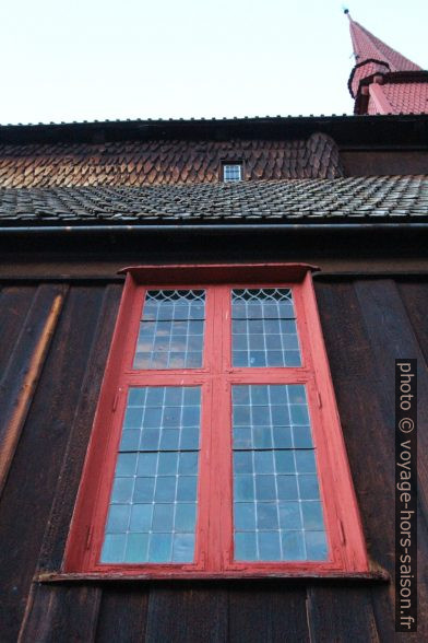 Une fenêtre de la Stavkirke de Ringebu. Photo © André M. Winter