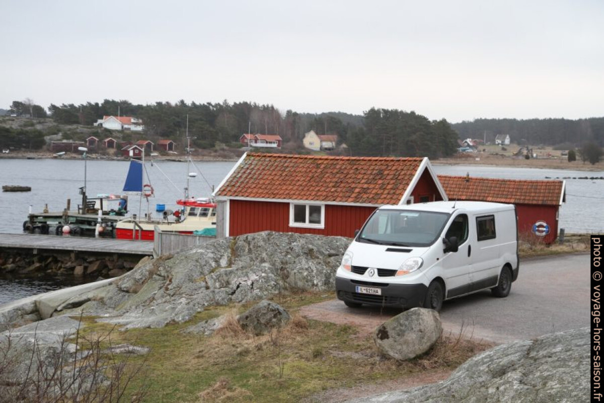 Notre trafic au bout de la route de Saltö. Photo © Alex Medwedeff